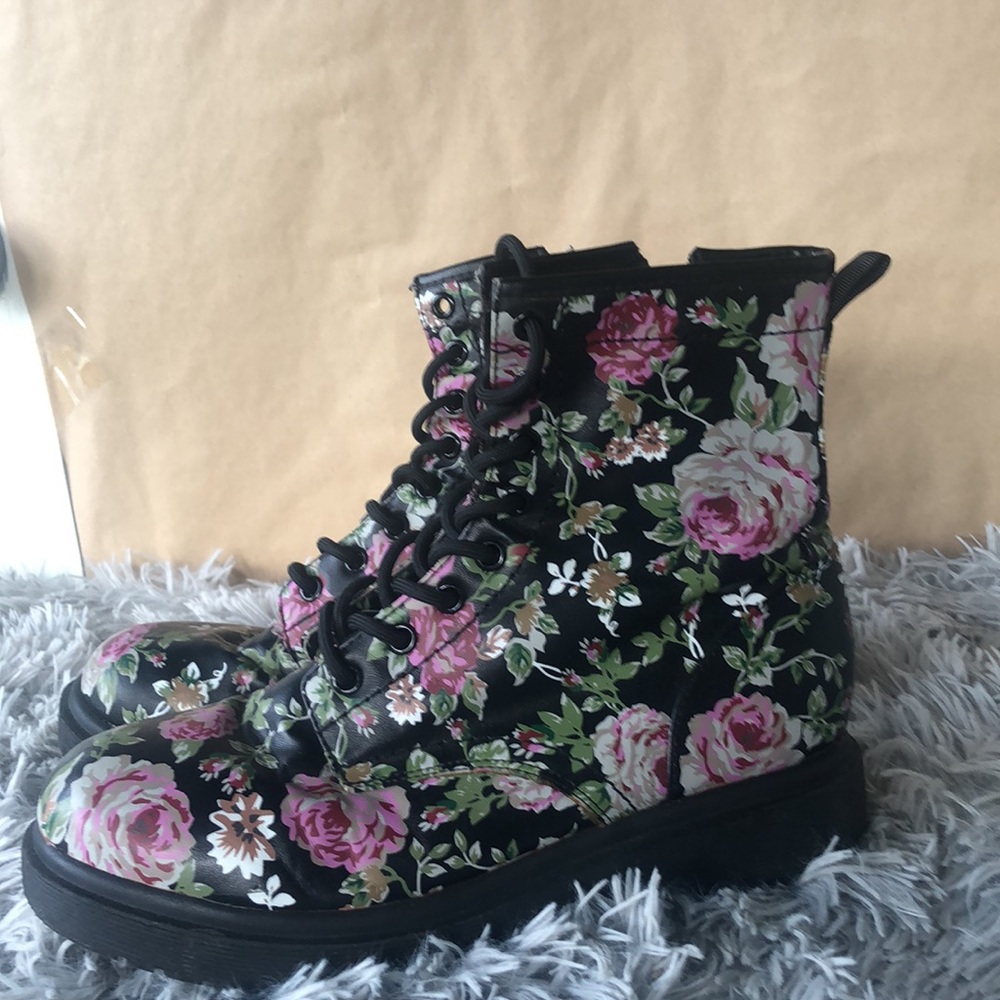 Mossimo boots - Picture 2 of 5